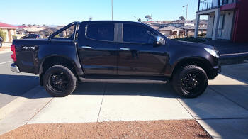 CalOffroad customer rides Holden Colorado CalOffroad kit with Fox Coilovers and Shocks 