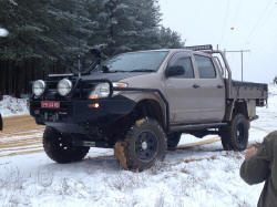 CalOffroad Customer Rides Toyota Hilux 6 inch Lift